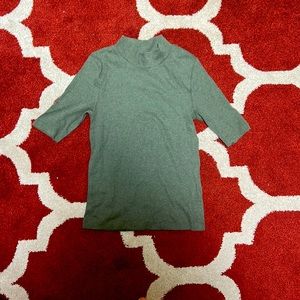 Divided mock neck short sleeve ribbed shirt